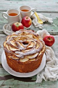 Chiffon cake alle mele, torta soffice senza…