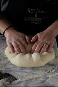 Pane di Matera fatto in casa con step di formatura…